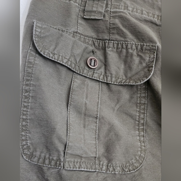 Cabela's Women's Cargo Shorts 7 Pockets Embroidered Logo on Front Pocket Size 18 - Picture 9 of 11